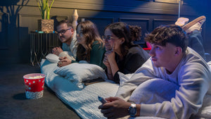 film-avond-in-de-woonkamer-met-beamer