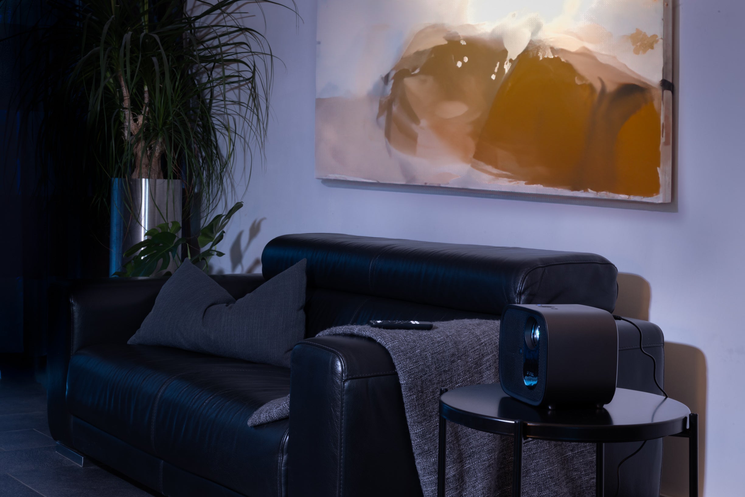 Cinematic smart TV beamer - STOBE.NL